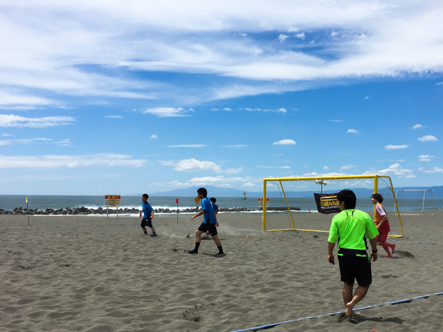 今年の夏も湘南でビーチサッカー！ただいま2018年大会へのエントリー募集中